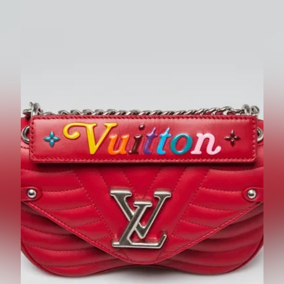 LOUIS VUITTON
Red Quilted Leather New Wave Chain PM Bag/Gently used - Picture 2 of 12
